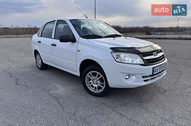 Седан ВАЗ 2190 Granta 2013 в 