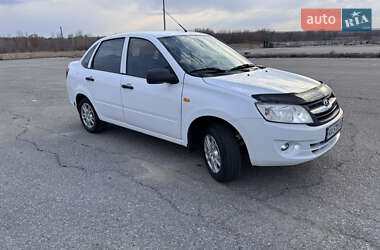 Седан ВАЗ 2190 Granta 2013 в 