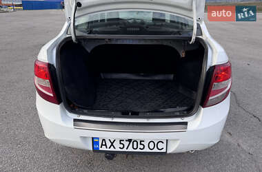 Седан ВАЗ 2190 Granta 2013 в 