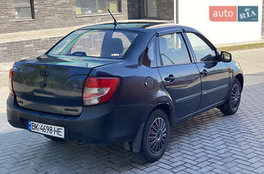 Седан ВАЗ 2190 Granta 2012 в 