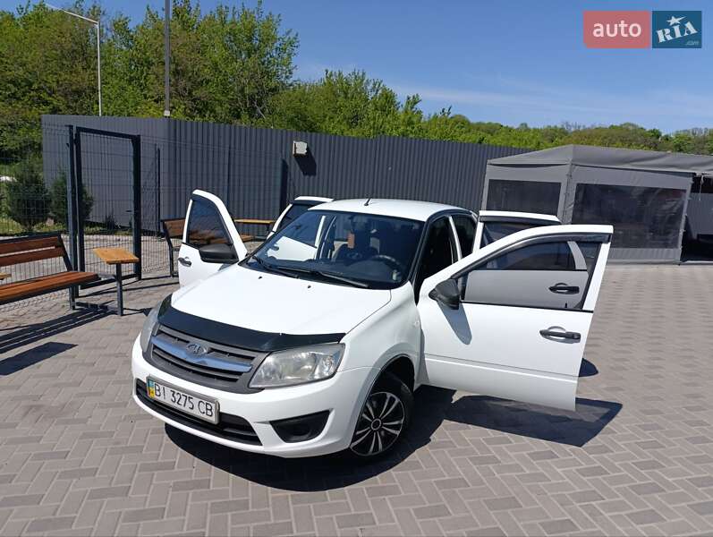 Седан ВАЗ / Lada 2190 Granta 2014 в Полтаве