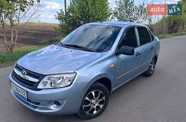 Седан ВАЗ 2190 Granta 2014 в 