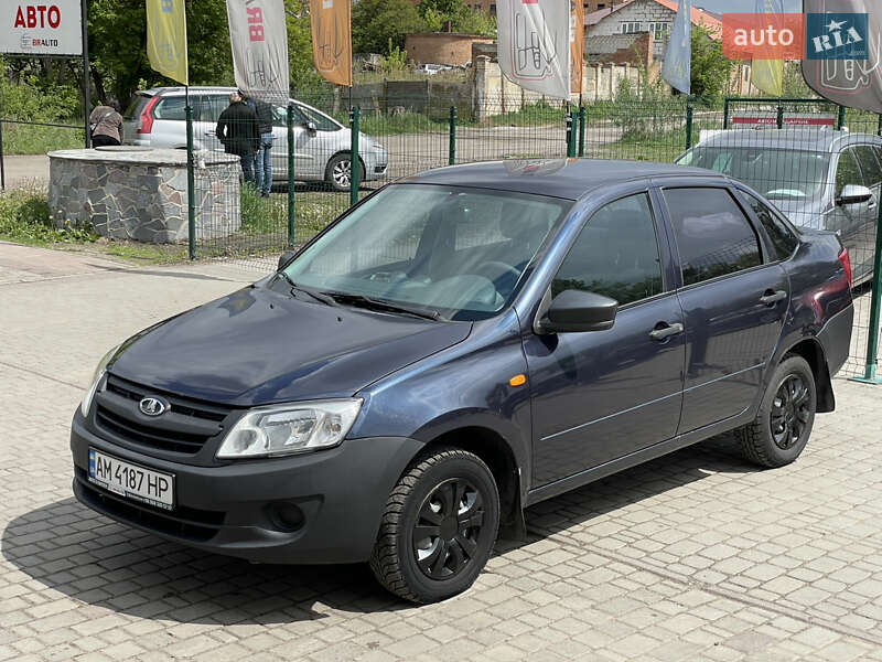 Седан ВАЗ / Lada 2190 Granta 2012 в Бердичеве