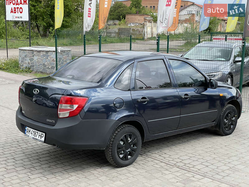 Седан ВАЗ / Lada 2190 Granta 2012 в Бердичеве