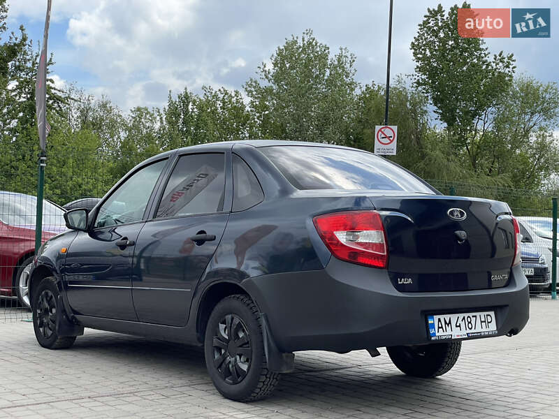 Седан ВАЗ / Lada 2190 Granta 2012 в Бердичеве
