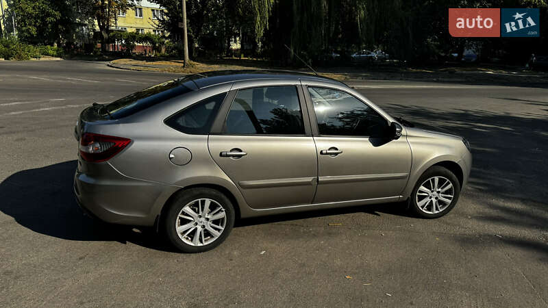 ВАЗ / Lada 2190 Granta 2021
