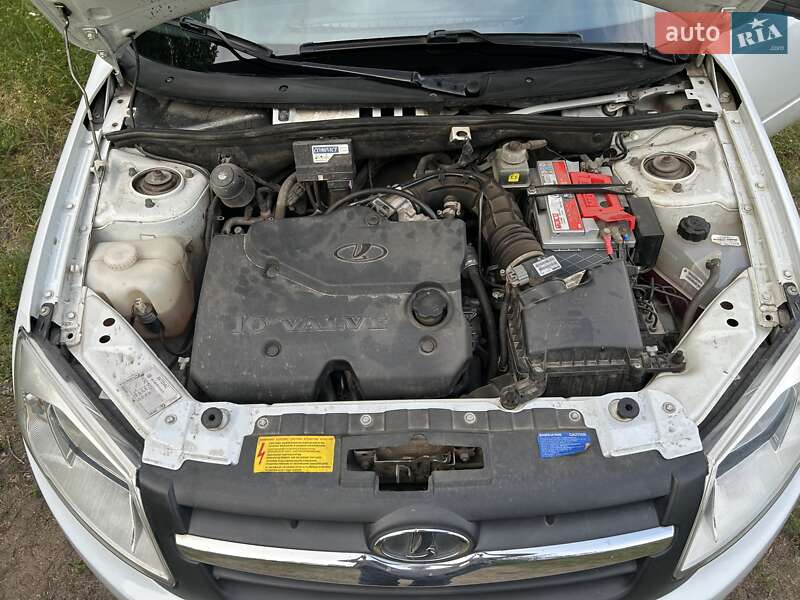 Седан ВАЗ / Lada 2190 Granta 2013 в Олександрівці