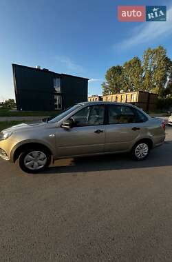 Седан ВАЗ 2190 Granta 2020 в 