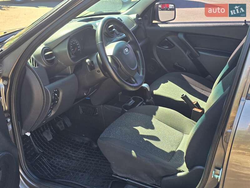 Седан ВАЗ / Lada 2190 Granta 2015 в Хмельницком