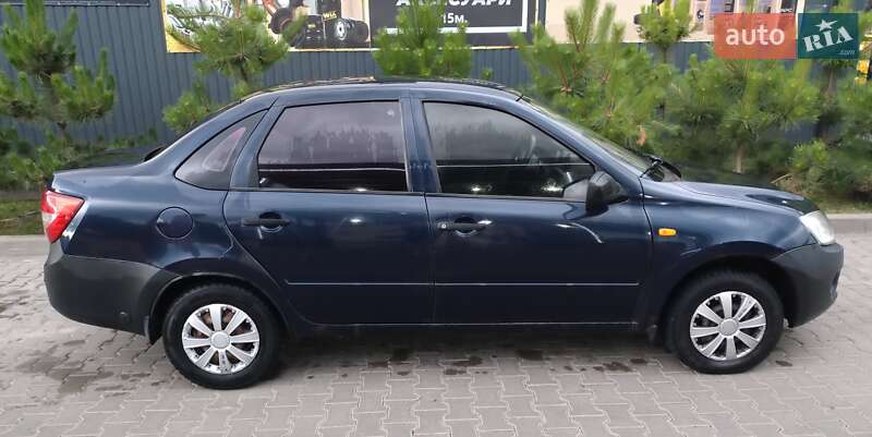 Седан ВАЗ / Lada 2190 Granta 2012 в Києві