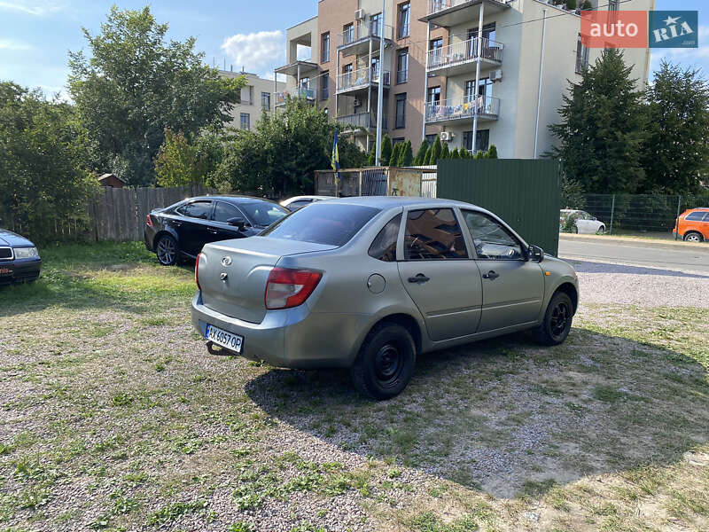 Седан ВАЗ / Lada 2190 Granta 2012 в Киеве