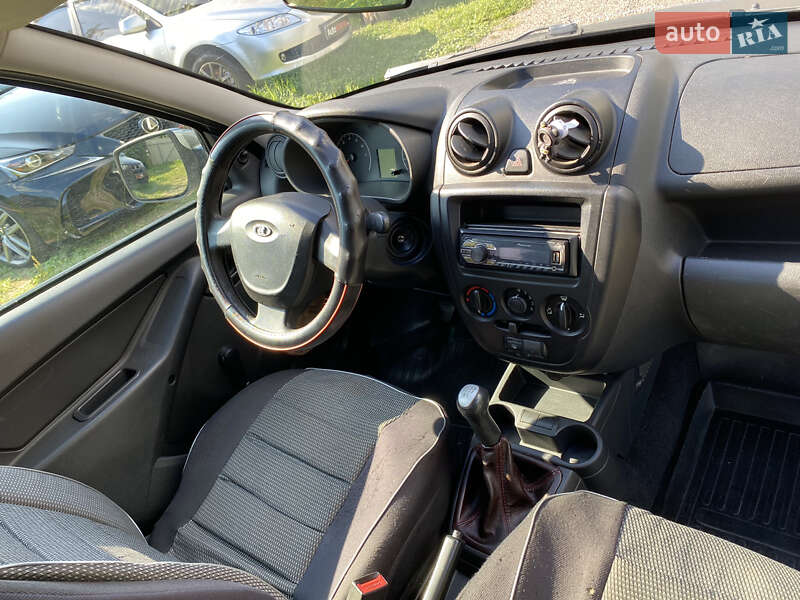 Седан ВАЗ / Lada 2190 Granta 2012 в Киеве