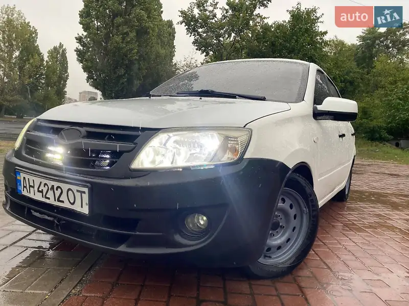 ВАЗ / Lada 2190 Granta 2012
