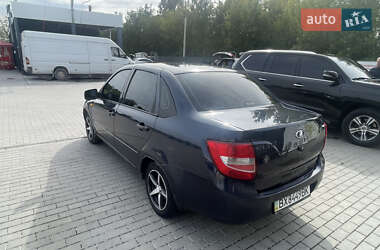 Седан ВАЗ 2190 Granta 2013 в 