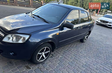 Седан ВАЗ 2190 Granta 2013 в 