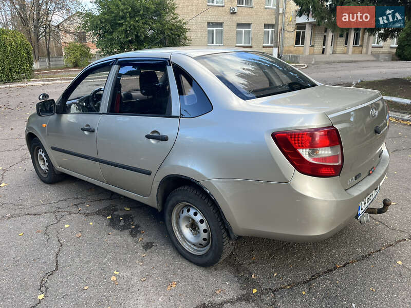 Седан ВАЗ / Lada 2190 Granta 2013 в Смілі фото 4 Седан ВАЗ / Lada 2190 Granta 2013 в Смілі