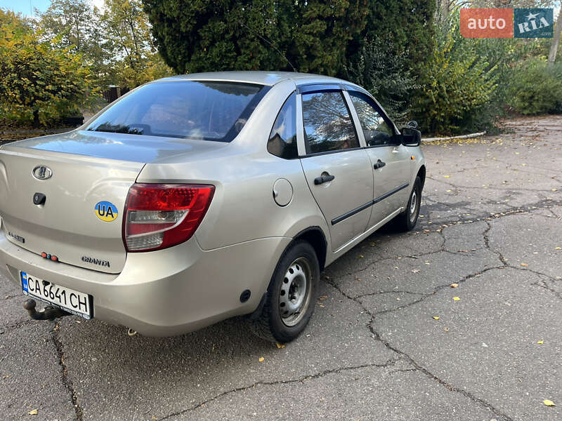 Седан ВАЗ / Lada 2190 Granta 2013 в Смілі фото 8 Седан ВАЗ / Lada 2190 Granta 2013 в Смілі