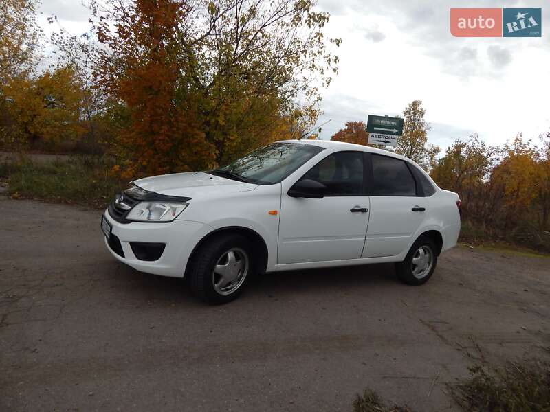 Седан ВАЗ / Lada 2190 Granta 2016 в Олександрії