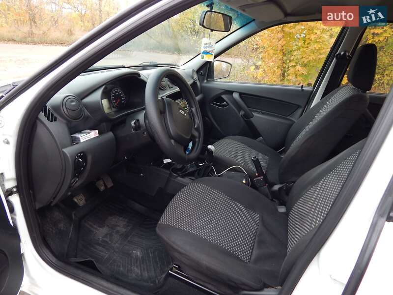 Седан ВАЗ / Lada 2190 Granta 2016 в Олександрії