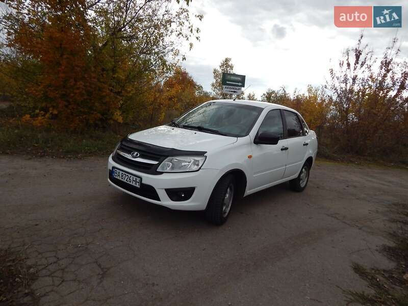 Седан ВАЗ / Lada 2190 Granta 2016 в Александрие