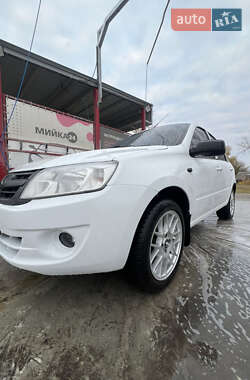 Седан ВАЗ 2190 Granta 2013 в Новых Санжарах