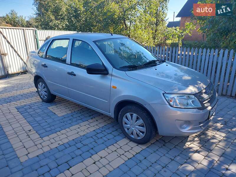 Седан ВАЗ / Lada 2190 Granta 2014 в Виннице
