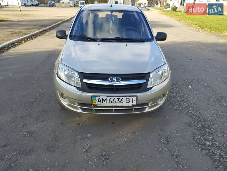 ВАЗ / Lada 2190 Granta 2013