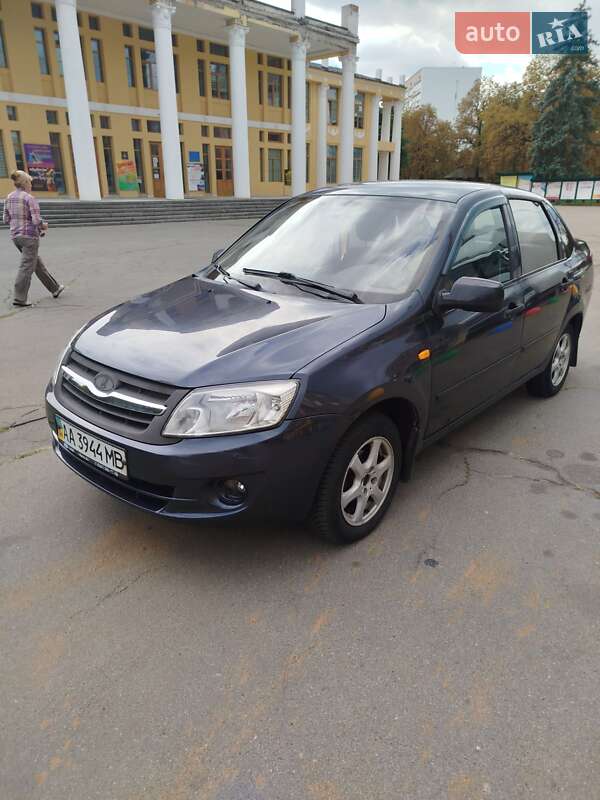 Седан ВАЗ / Lada 2190 Granta 2011 в Киеве