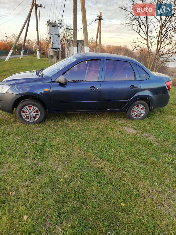 Седан ВАЗ / Lada 2190 Granta 2012 в Яготині
