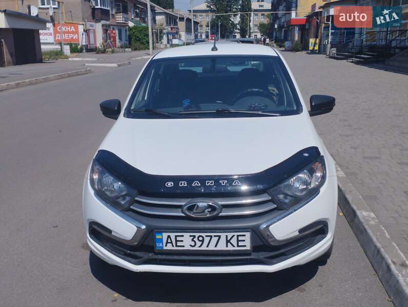Седан ВАЗ / Lada 2190 Granta 2018 в Першотравенську