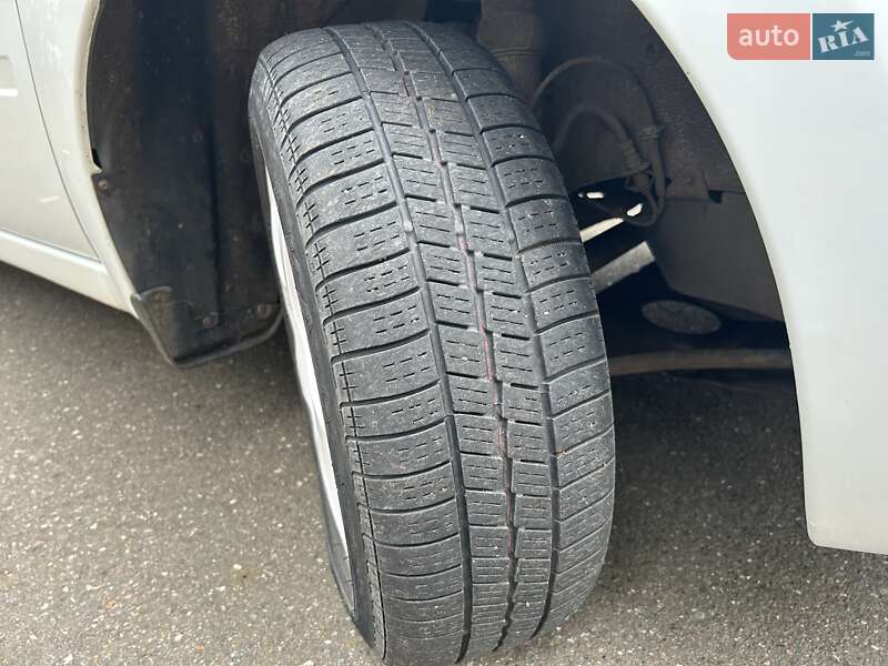 Седан ВАЗ / Lada 2190 Granta 2013 в Олександрівці