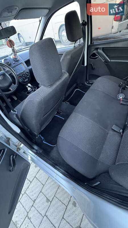 Седан ВАЗ / Lada 2190 Granta 2013 в Иршаве