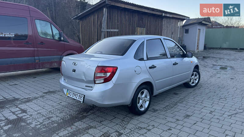 Седан ВАЗ / Lada 2190 Granta 2013 в Иршаве