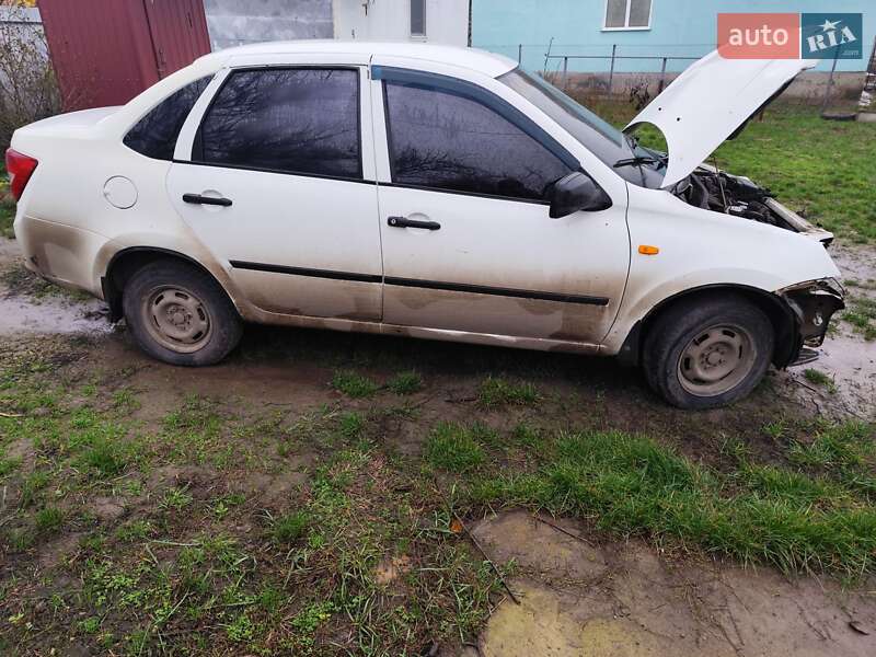 Седан ВАЗ / Lada 2190 Granta 2012 в Первомайске