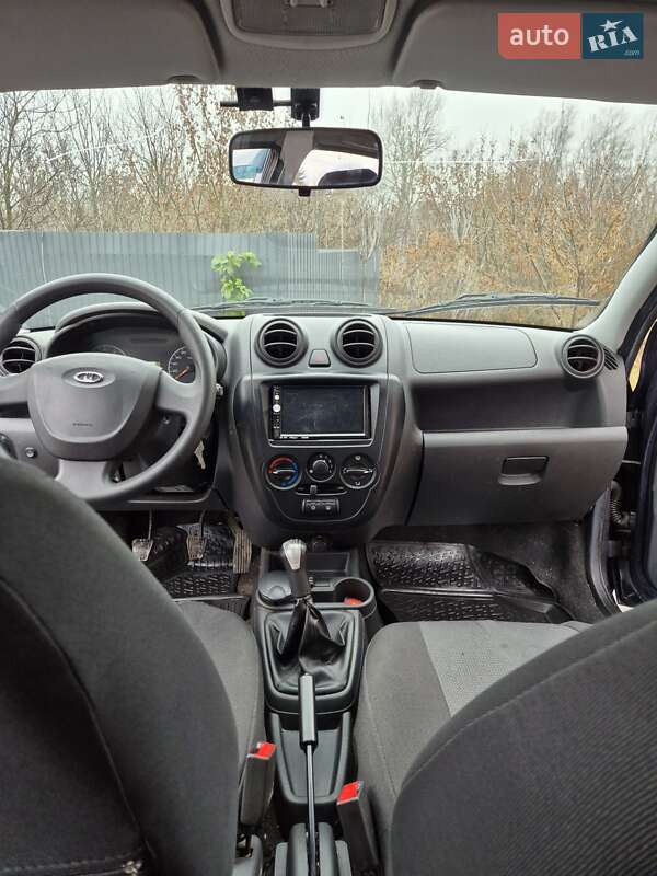 Седан ВАЗ / Lada 2190 Granta 2013 в Харькове