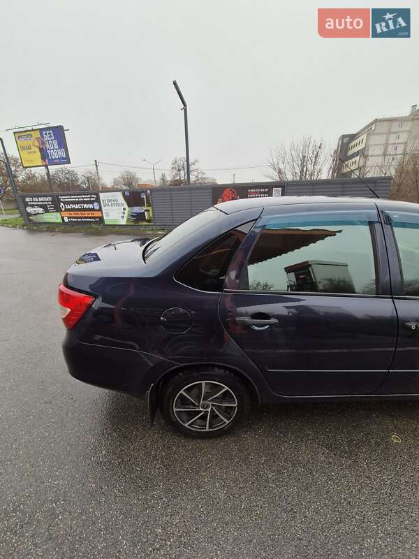 Седан ВАЗ / Lada 2190 Granta 2013 в Харькове