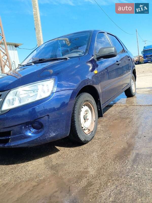 Седан ВАЗ / Lada 2190 Granta 2012 в Черкасах фото 4 Седан ВАЗ / Lada 2190 Granta 2012 в Черкасах