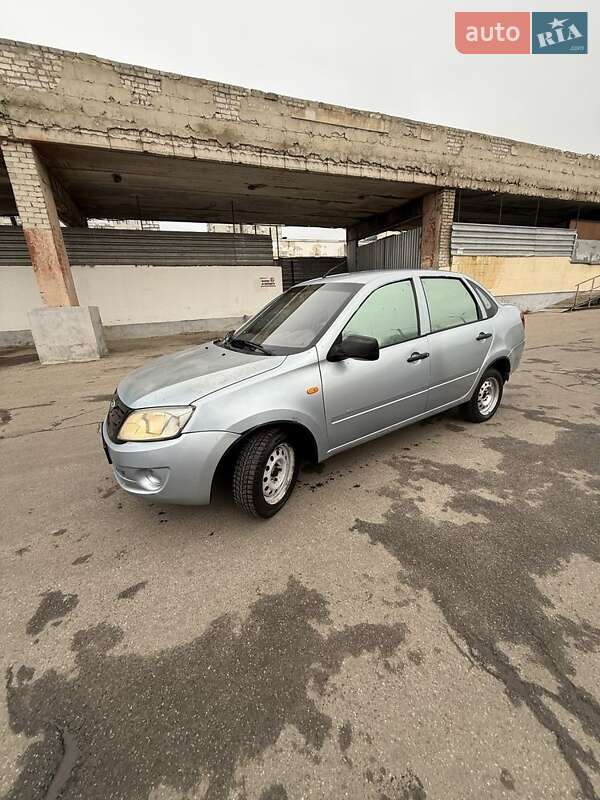 Седан ВАЗ / Lada 2190 Granta 2013 в Харькове фото 2 Седан ВАЗ / Lada 2190 Granta 2013 в Харькове