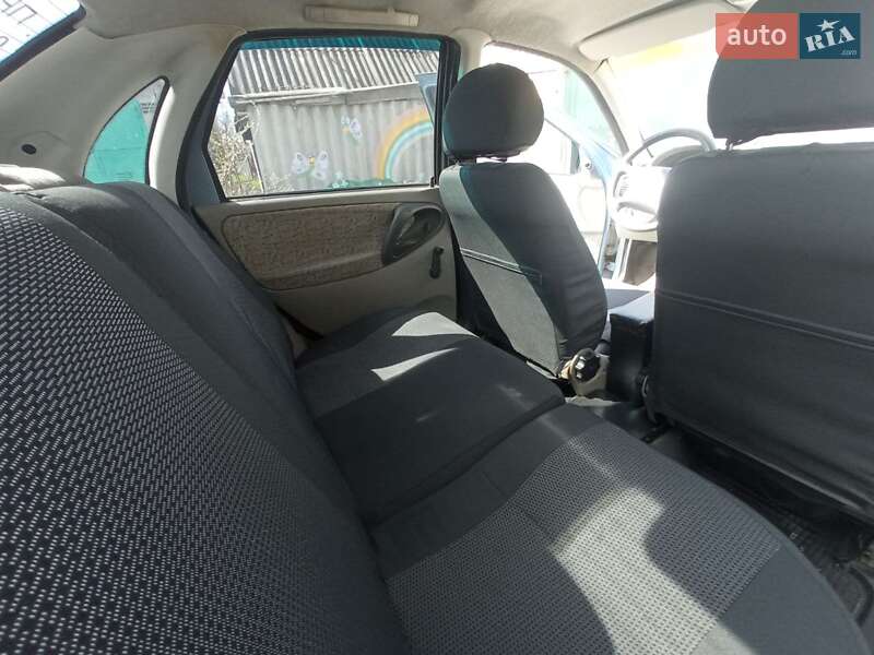 Седан ВАЗ / Lada 2194 Kalina 2006 в Змиеве