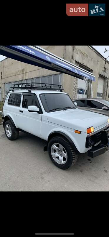 Внедорожник / Кроссовер ВАЗ / Lada Niva 2015 в Запорожье