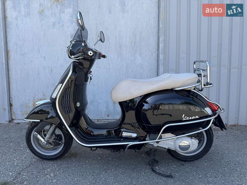 Максі-скутер Vespa GTS 2012 в Дніпрі
