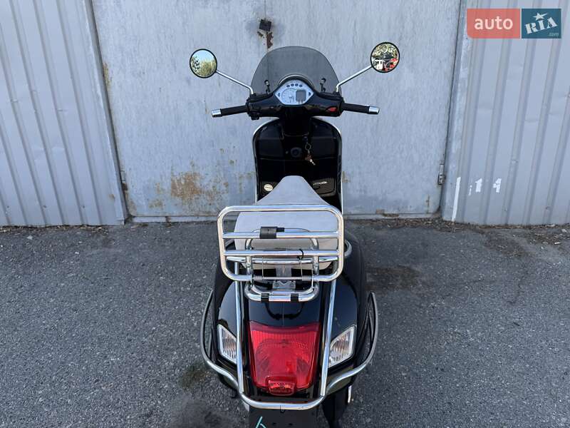 Максі-скутер Vespa GTS 2012 в Дніпрі