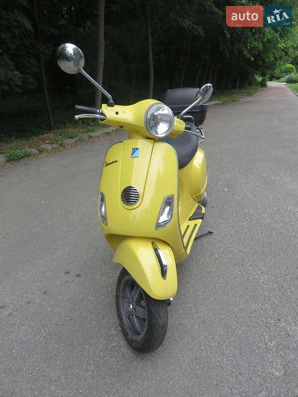 Скутер Vespa LX 2010 в 