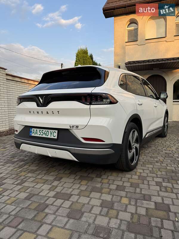 Внедорожник / Кроссовер VinFast VF-8 2022 в Киеве