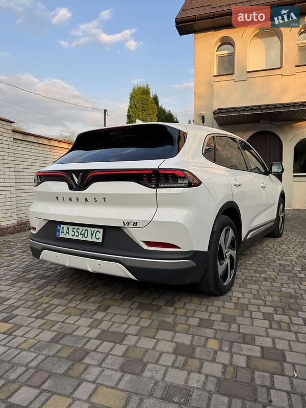 Внедорожник / Кроссовер VinFast VF-8 2022 в Киеве