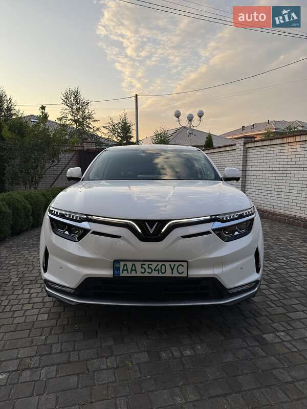 Внедорожник / Кроссовер VinFast VF-8 2022 в Киеве