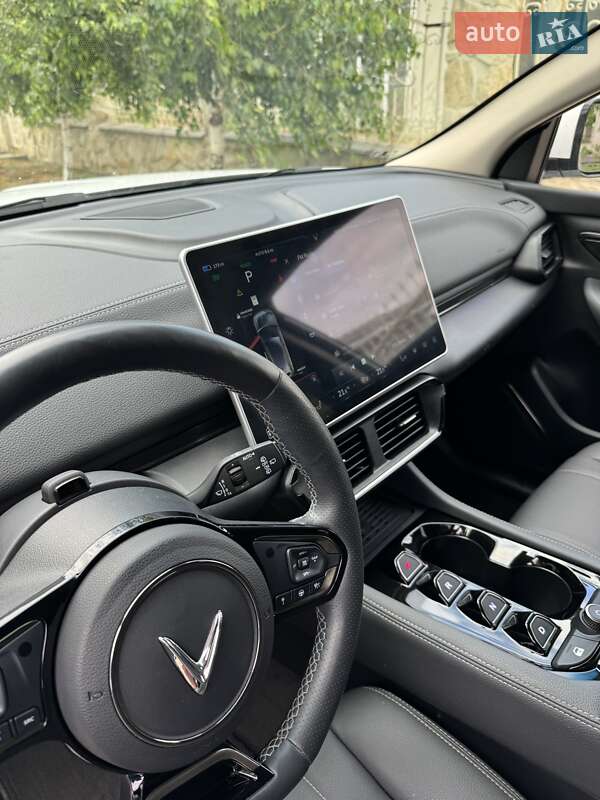 Внедорожник / Кроссовер VinFast VF-8 2022 в Киеве