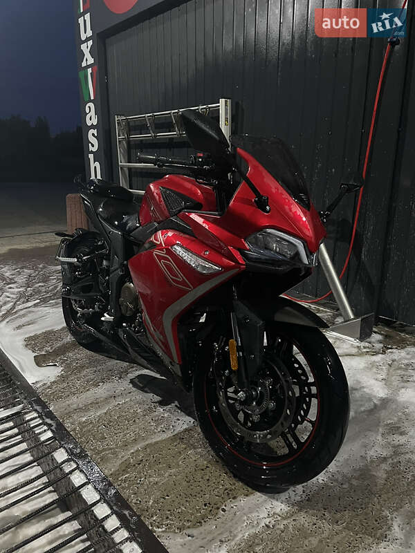 Мотоцикл Спорт-туризм Voge 300RR 2021 в 