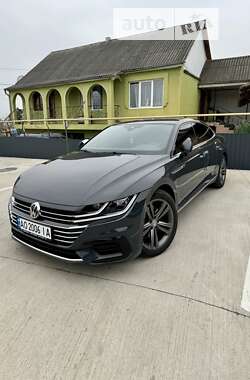 Лифтбек Volkswagen Arteon 2017 в Иршаве