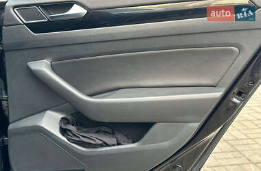 Лифтбек Volkswagen Arteon 2017 в 